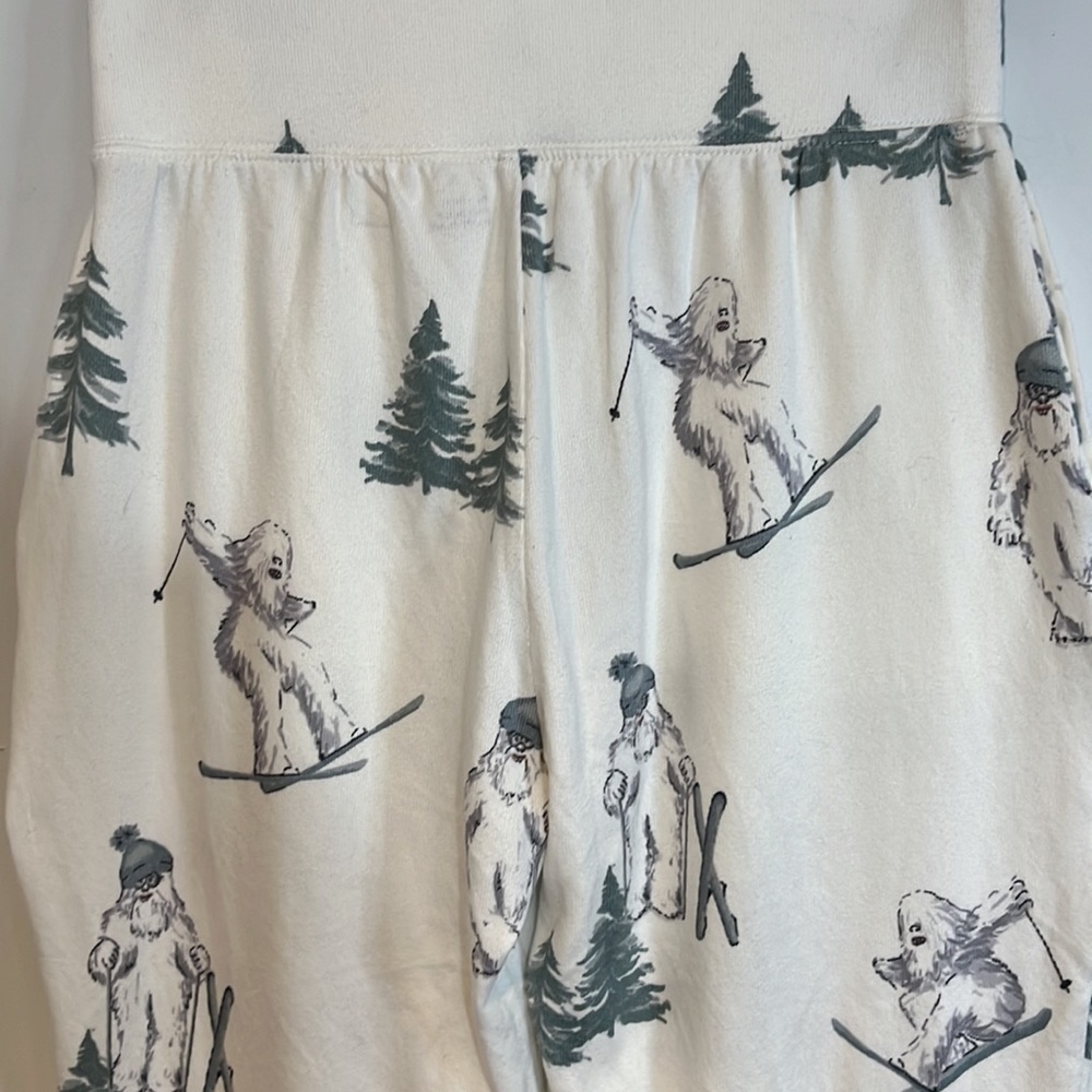 Gilly Hicks tree print/skiing yeti 2pc. Pyjama set in white size small NWT - Picture 8 of 16